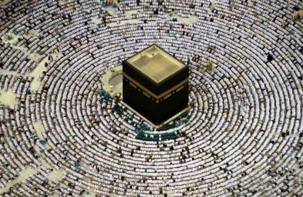 اعتصام لاصحاب الحج والعمرة أمام الديوان الملكي