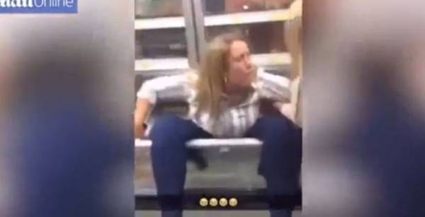 بالفيدو.. علقت داخل ثلاجة في المتجر!