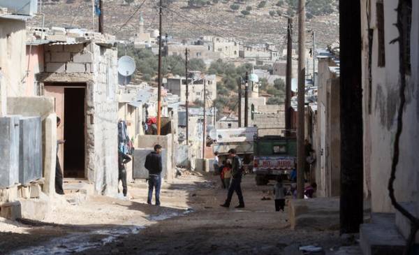 صدمة بين الغزيين بالاردن لمنع معلميهم من العمل؟؟!