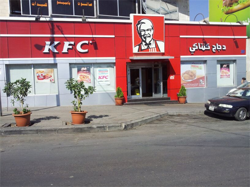 لماذا فقدت مطاعم KFC بريقها وشعبيتها وخلطتها السحرية ولم تعد تستهوي الزبائن؟!