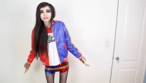 الآلاف من مستخدمي اليوتيوب يوقعون عريضة لحذف مقطع فيديو لفتاة نحيفة “شاهد”