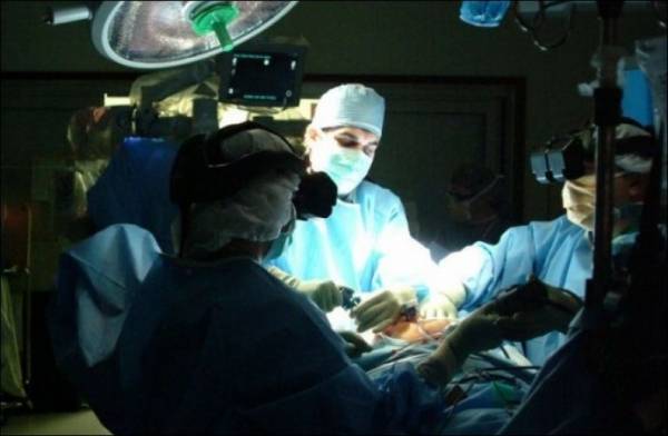 مصر... طبيبان يتشاجران بالمشارط أثناء عملية جراحية