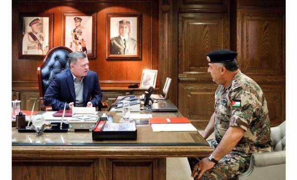 القائد الأعلى يزور القيادة العامة للقوات المسلحة