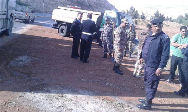 بالصور.. تدهور صهريج للجيش بنزول العدسية