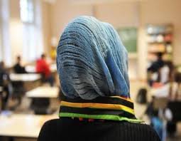 لهذه الاسباب اعتدى  أولياء أمور على مديرة مدرسة بالزرقاء!