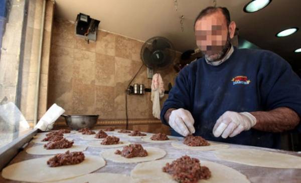 الحكومة تدرس اتخاذ إجراءات مشددة بحق العمالة السورية المخالفة