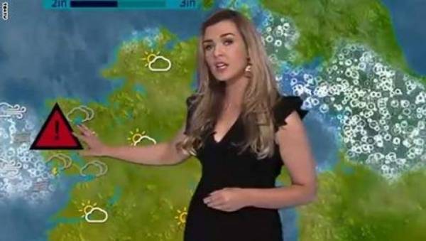 بالفيديو.. صاعقة تخفي مذيعة طقس مباشرة على الهواء!