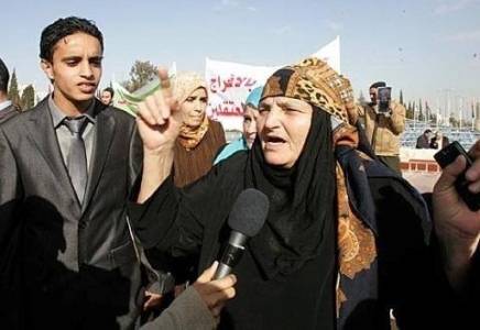 والدة الدقامسة :  128 يوما ما تبقى من فترة محكومية الاسير احمد الدقامسة