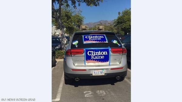 على الطريقة العربية.. سيارات بمكبرات صوت تدعو لكلينتون