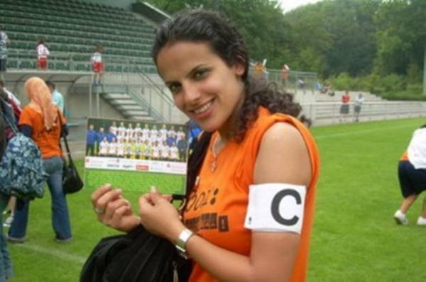 فتاة فلسطينية من كرة قدم الشارع الى مديرة علاقات الفيفا