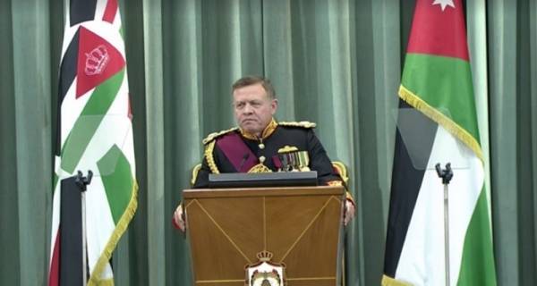 الملك يفتتح دورة مجلس الأمة  نص خطاب العرش السامي