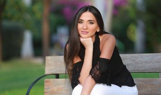 إطلالة فريدة من نوعها لملكة جمال لبنان