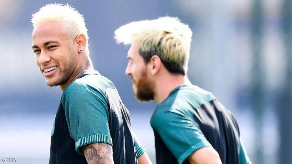 نيمار يقلّ الخصم ميسي بطائرته إلى البرازيل