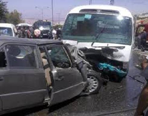 اربد: 12 إصابة بتصادم باص ومركبة.. شاهد الصور