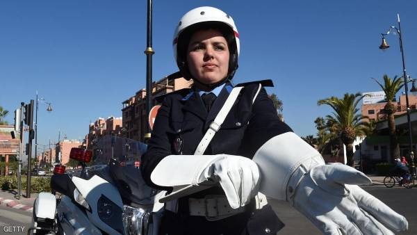 المغرب.. رجل يرمي بأكثر من 200 ألف درهم في الشارع