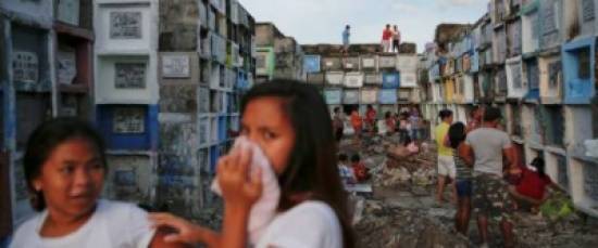 تعرّف على أغرب طقوس دفن الموتى في العالم!