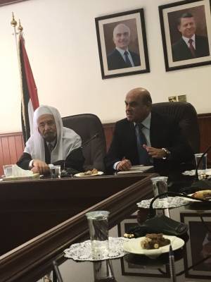 هليل يدعو مسؤولي الدولة إلى التعاون مع هيئة النزاهة بشفافية وأريحية.. شاهد الصور