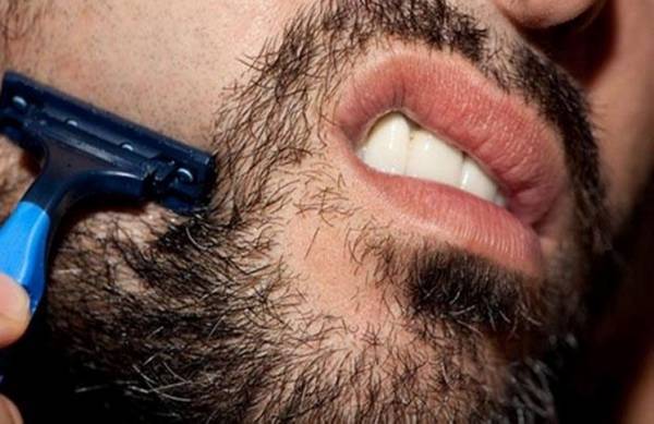 السجن لمدير شركة أجبر موظفاً على حلق لحيته أمام زملائه