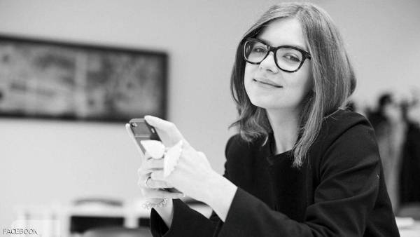 مسؤولة أوكرانية عارية على مواقع التواصل