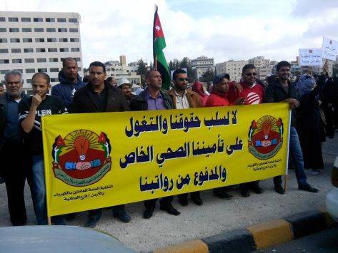 عمّال الكهرباء يعتصمون أمام مجلس النواب (صور)