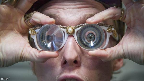 باحثون: النظارة الطبية تساعد في علاج المصابين بالحول