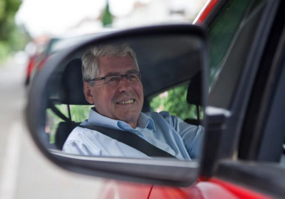 تعرف على الضبط الصحيح للمرايا الجانبية في السيارة