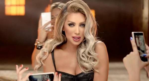 مايا دياب لا تتخلى عن الإثارة حتى في مرضها!.. شاهد الصورة