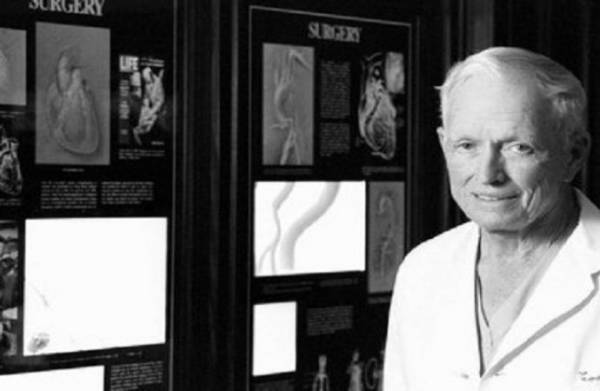 وفاة أول جراح قام بزراعة قلب اصطناعي