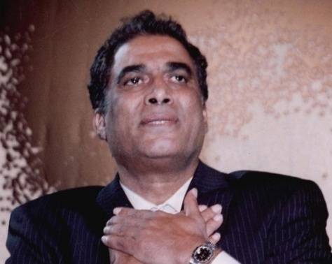 بالفيديو  خبير تجميل يكشف للمرة الاولى محاولة انتحار أحمد زكي بعد وفاة زوجته.. اليكم التفاصيل!