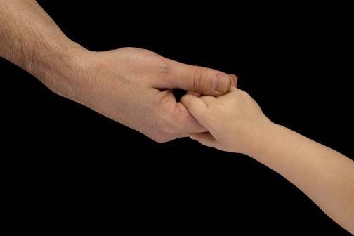 صرخة يطلقها والد طفل لعلاج ابنه