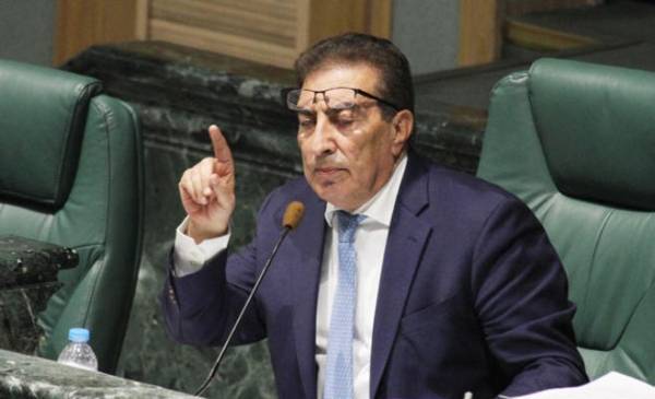 الطراونة يدعو  إلى المحافظة على هيبة المجلس واحترامه