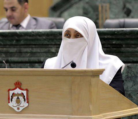 النائب هدى العتوم  :هل الكاميرات التي وضعتها وزارة التربية اهم علما ان بقيمتها تبنى العديد من المدارس؟