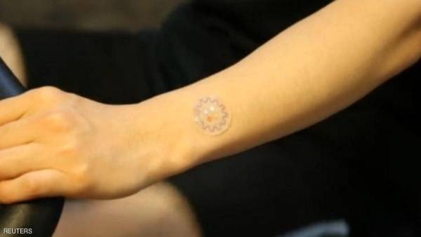 علماء يطورون جهاز لاصق يجري تحاليل فورية للجسم