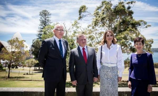 الملك يلتقي حاكم ولاية نيو ساوث ويلز ويحضر تمرينا عسكريا ....شاهد الصور