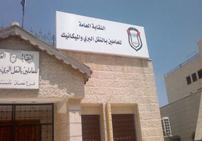 سواقون يطالبون بتوفير غطاء تأميني لجسم الحاويات خلال النقل على الطرق