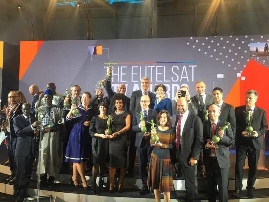 فوز قناة رؤيا بجائزة يوتلسات التلفزيونية العالمية