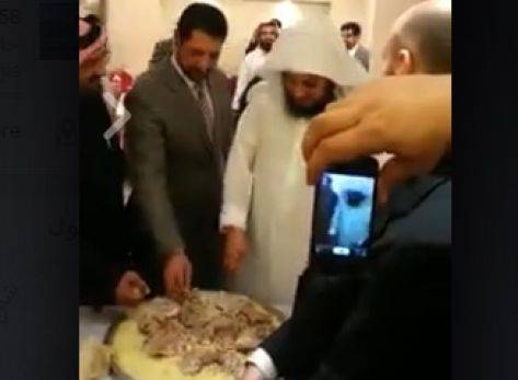 عبارة طريفة قالها العريفي لمحمد القضاة بخصوص المنسف الأردني أضحكت المتواجدين