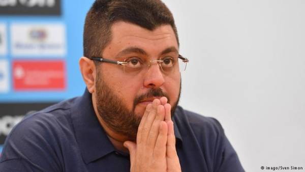 فتح تحقيق مع حسن اسميك