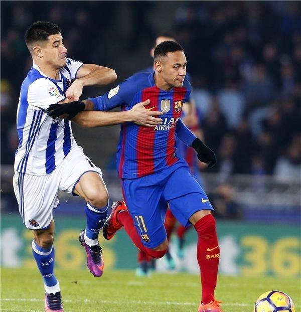 ريال سوسييداد يفرض التعادل على برشلونة