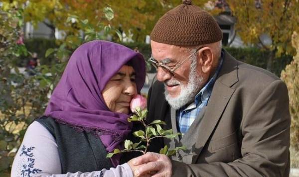 تركيان التقيا في دار المسنين وتزوجا فيه