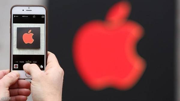 لماذا تتحول أبل إلى اللون الأحمر؟
