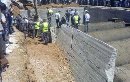 طبربور .. انهيار سور مدرسة فوق طالبات والأجهزة الأمنية وكوادر الدفاع المدني تحضر للمكان