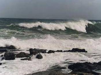 العقبة: توقف الحركة الملاحية بسبب ارتفاع الموج