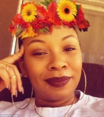 بالصور.. امرأة تثير ضجة بسبب مكياجها بعد حادث سيارة