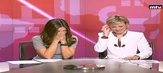 بالفيديو.. نوبة ضحك هيستيري لمذيعتين لبنانيتين أثناء قراءة النشرة بسبب الدجاج!