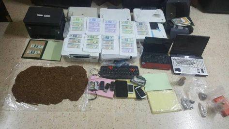 القبض على مطلوبين يصنعوا الجوكر ويزوروا العملة في إربد