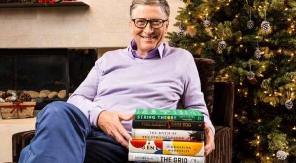 بيل غيتس يكشف أهم 5 كتب قرأها في 2016 ..صور