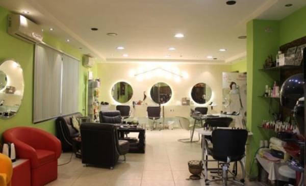 الزرقاء: إغلاق 4 صالونات للسيدات تحسبا من عدوى جرثومية وبكتيرية