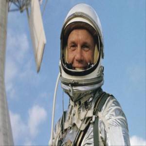وفاة أول من نفذ رحلة في مدار الأرض