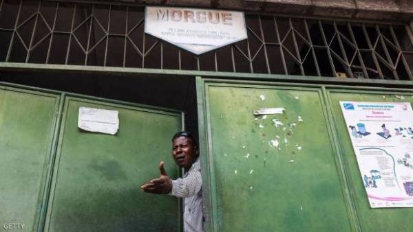 جثة حية في المشرحة